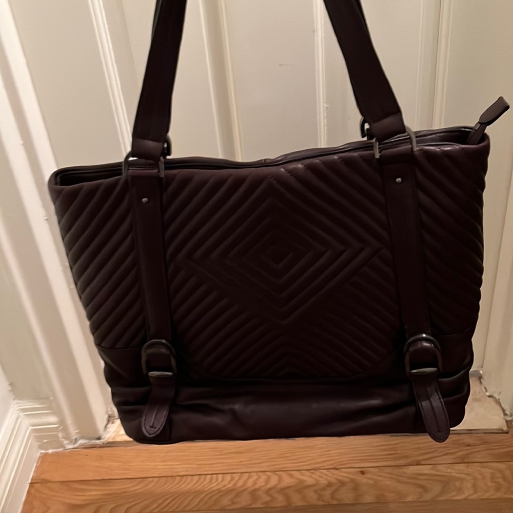 Vince Camuto mauve tote bag. Laptop bag. Zippered enclosure